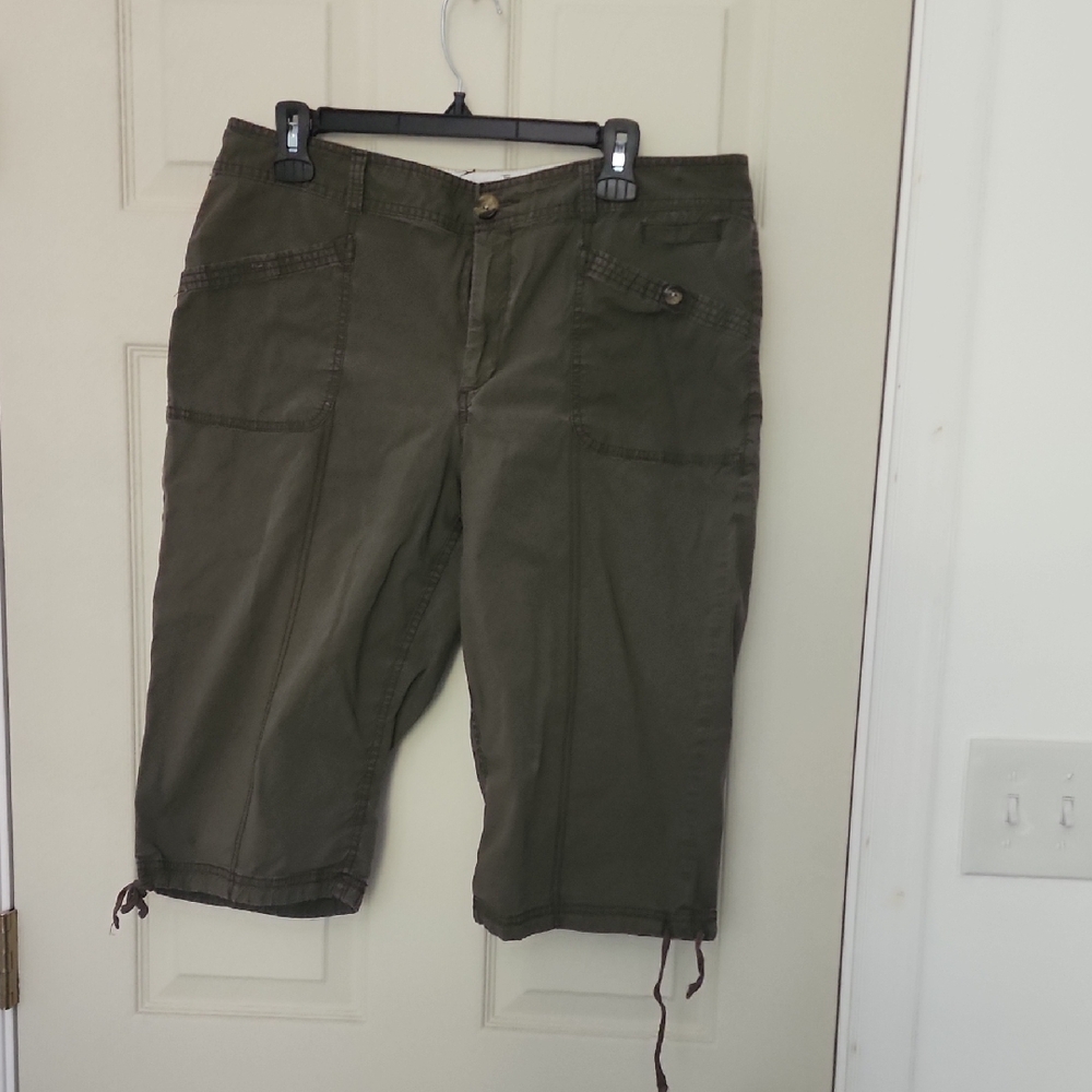 Dockers Women's Cargo Shorts in Olive